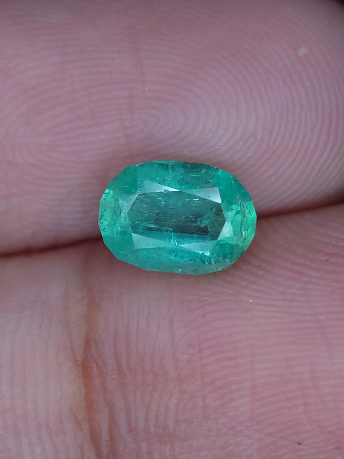 1.1ct Oval Faceted Natural Pamjshir Emerald from Afghanistan — view 2